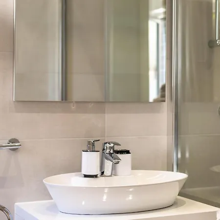 2 Bedroom Stunning In Medici 公寓
